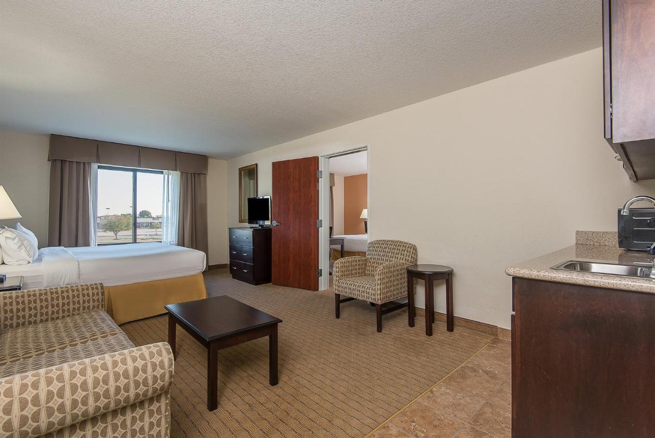Holiday Inn Express And Suites Lafayette East By Ihg Exterior photo