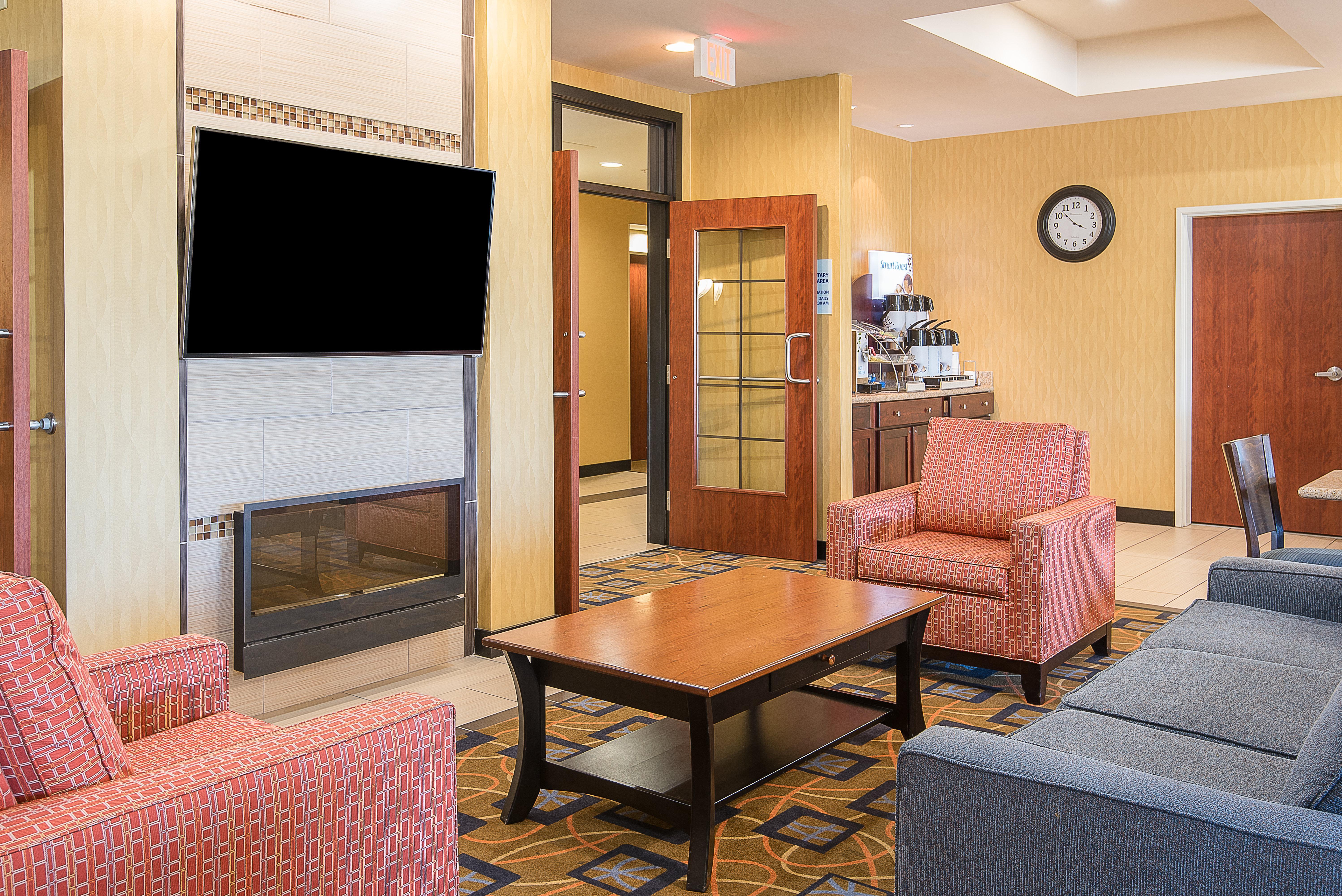 Holiday Inn Express And Suites Lafayette East By Ihg Exterior photo
